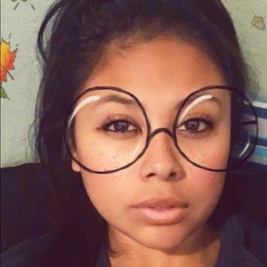 Meet your Posher, Mayra